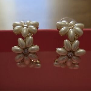 Elegant Pearl Flower Earrings